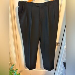 Dockers Golf, Black Trousers. Pleated, Relaxed Fit, Cuffed at hem Size 38x32